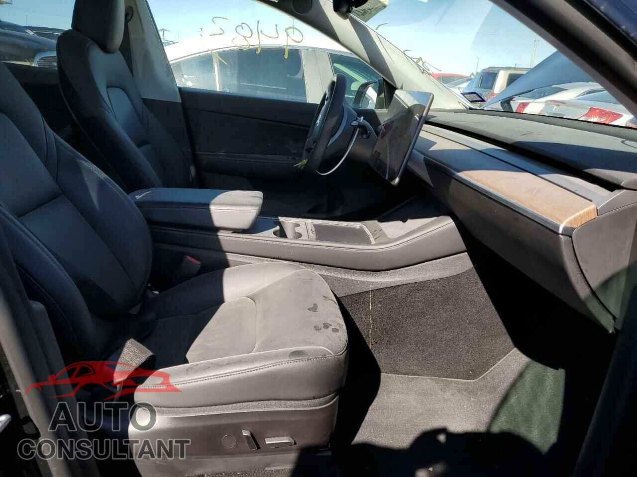 TESLA MODEL Y 2021 - 5YJYGAEE5MF284631