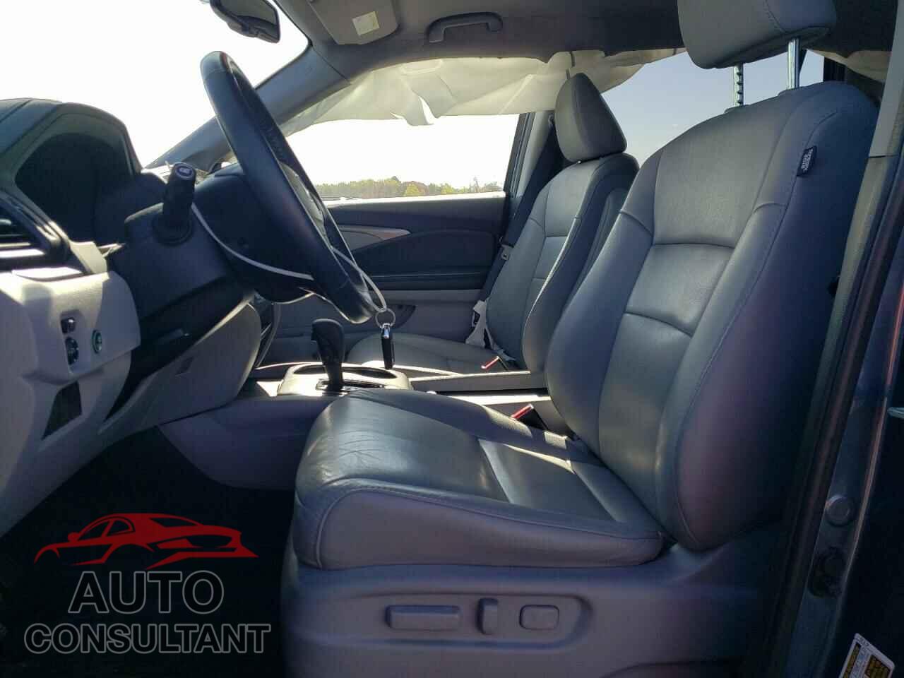 HONDA PILOT 2017 - 5FNYF6H72HB063569