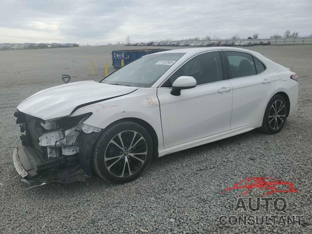 TOYOTA CAMRY 2018 - 4T1B11HK1JU004825