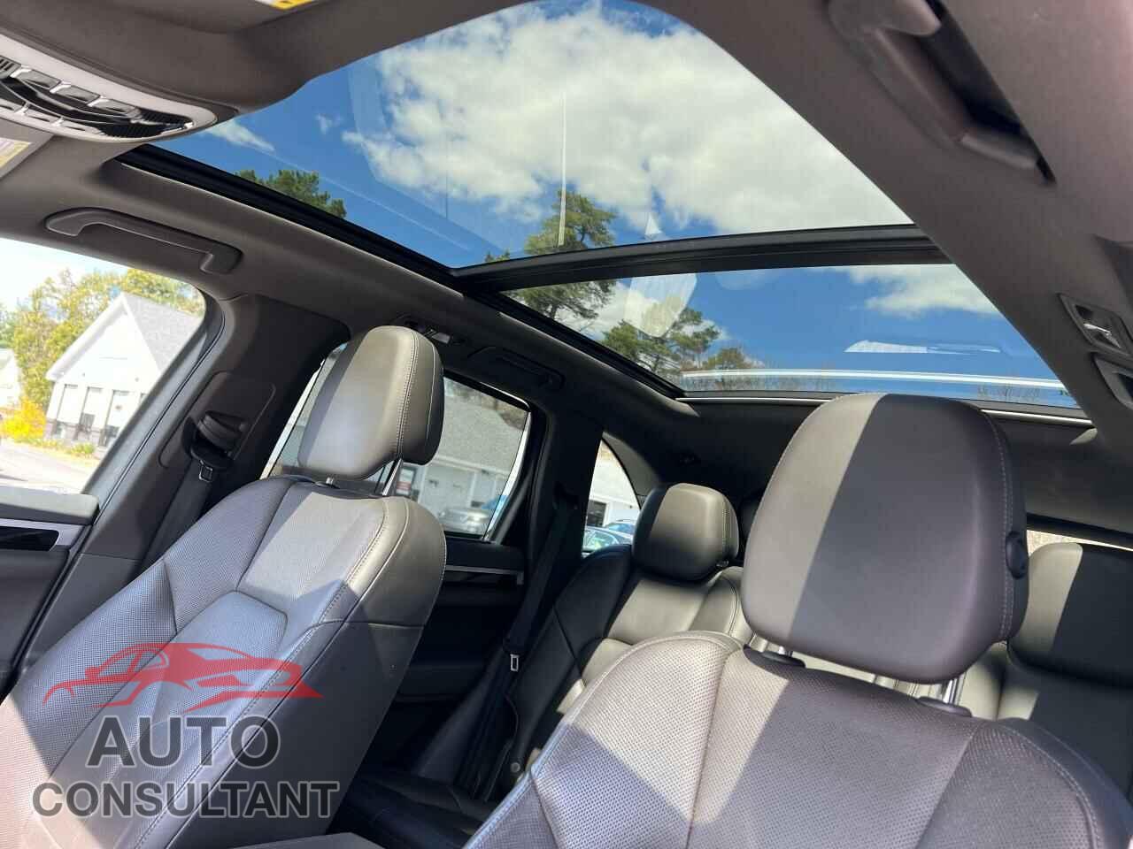 PORSCHE CAYENNE 2016 - WP1AA2A2XGKA36305