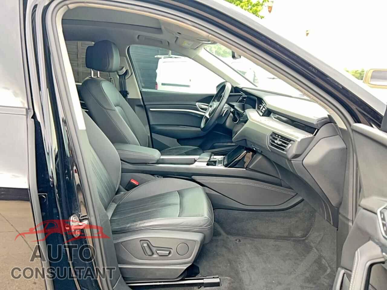 AUDI E-TRON 2021 - WA11AAGE8MB005668