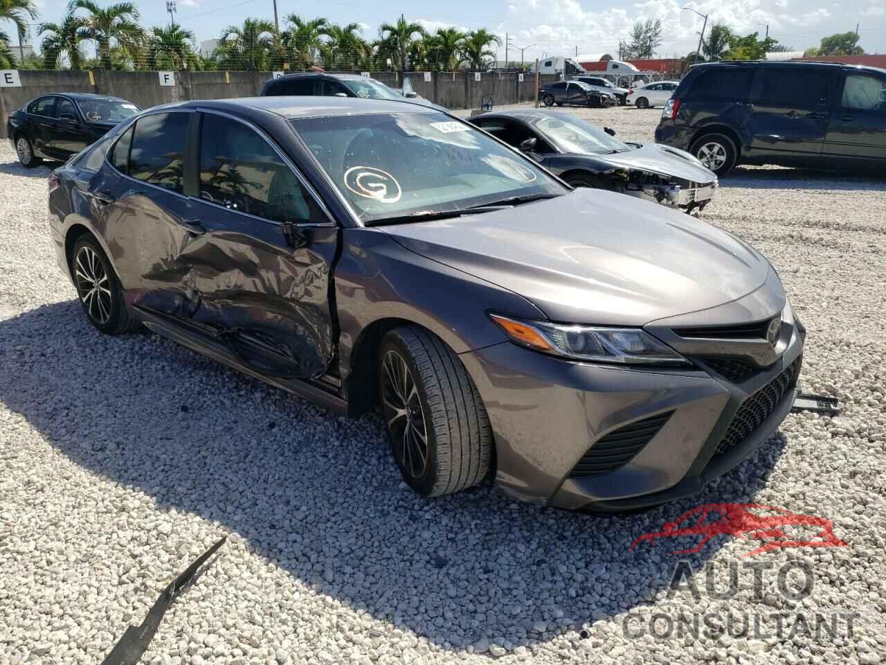 TOYOTA CAMRY 2018 - 4T1B11HK3JU159456