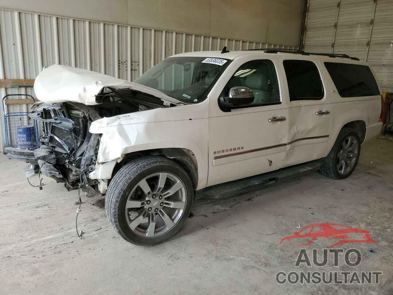 CHEVROLET SUBURBAN 2013 - 1GNSCKE04DR109137