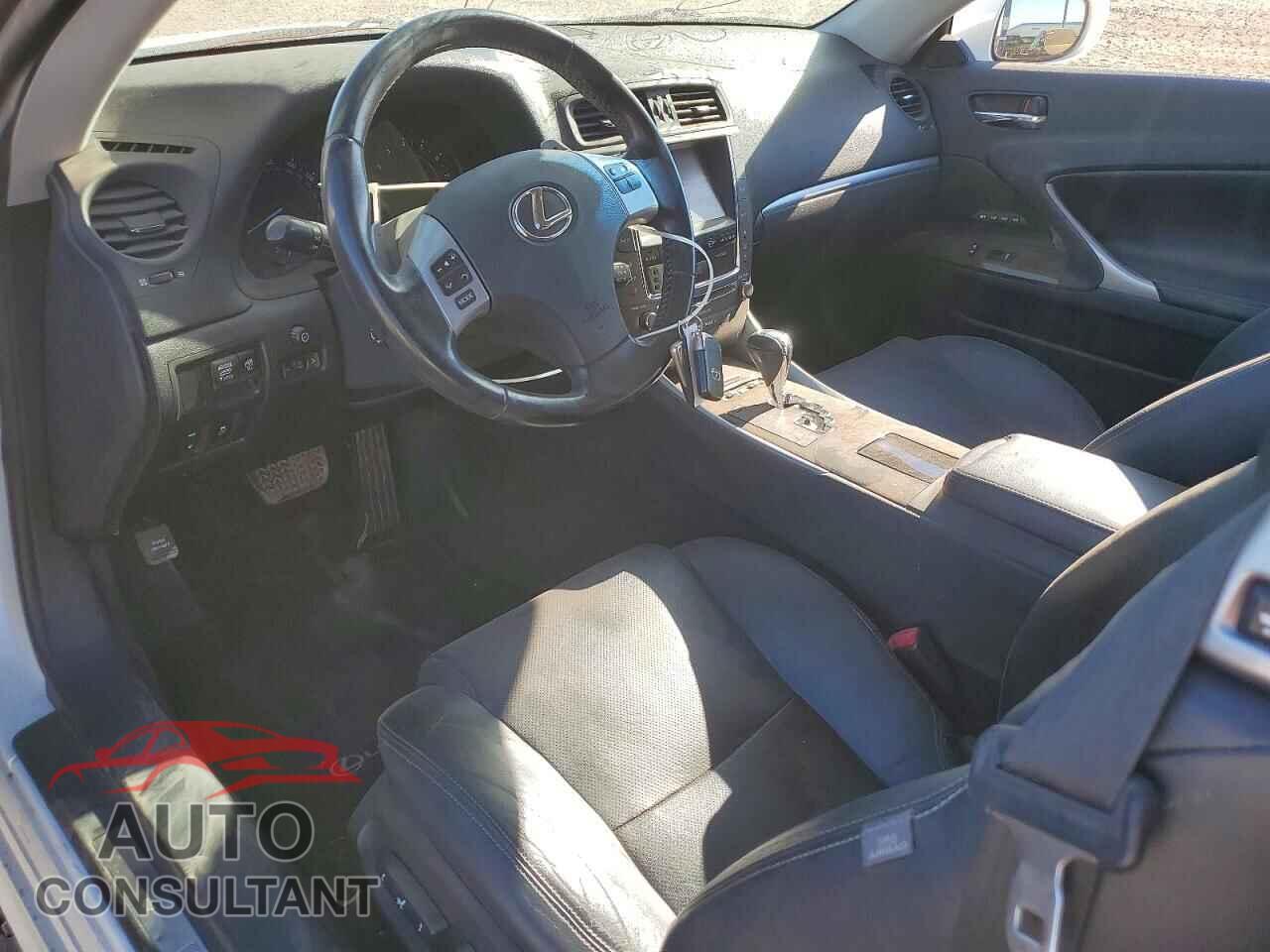 LEXUS IS 2015 - JTHFE2C28F2511424