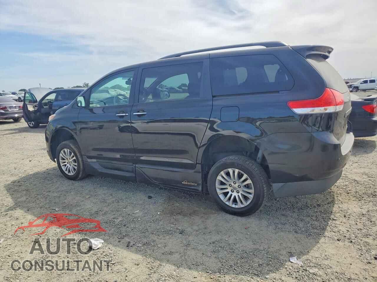 TOYOTA SIENNA 2013 - 5TDYK3DC8DS389511