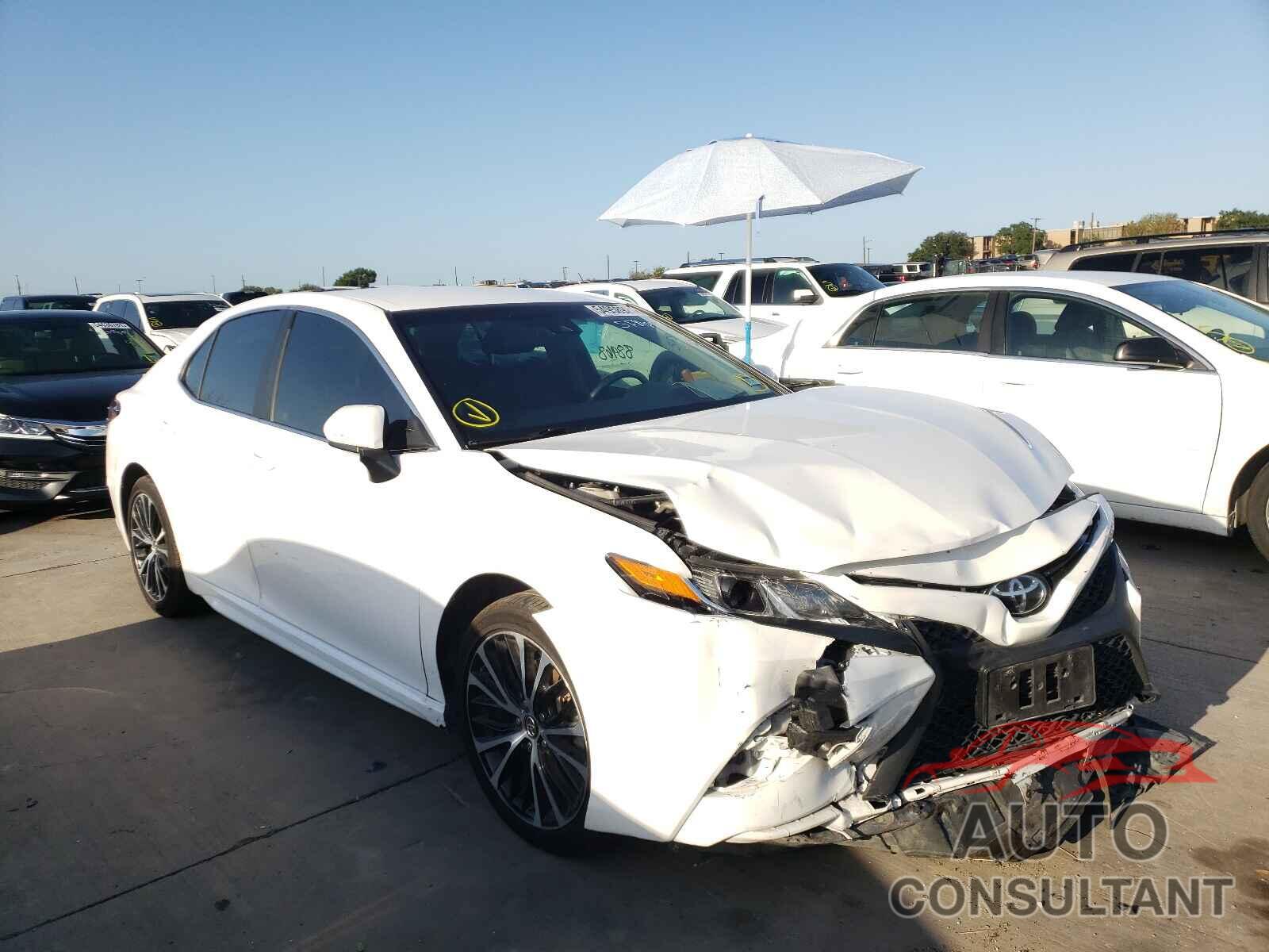 TOYOTA CAMRY 2018 - 4T1B11HK0JU652365