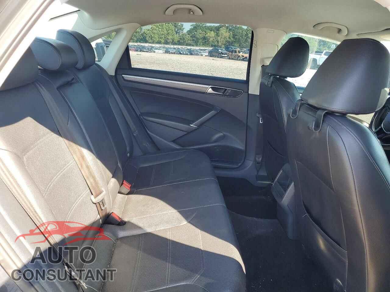 VOLKSWAGEN PASSAT 2017 - 1VWDT7A32HC013169