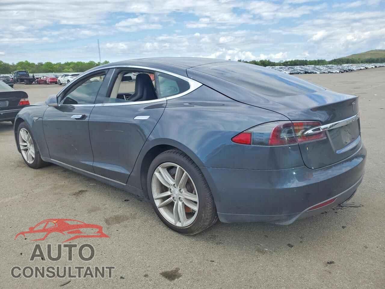 TESLA MODEL S 2015 - 5YJSA1E11FF116590