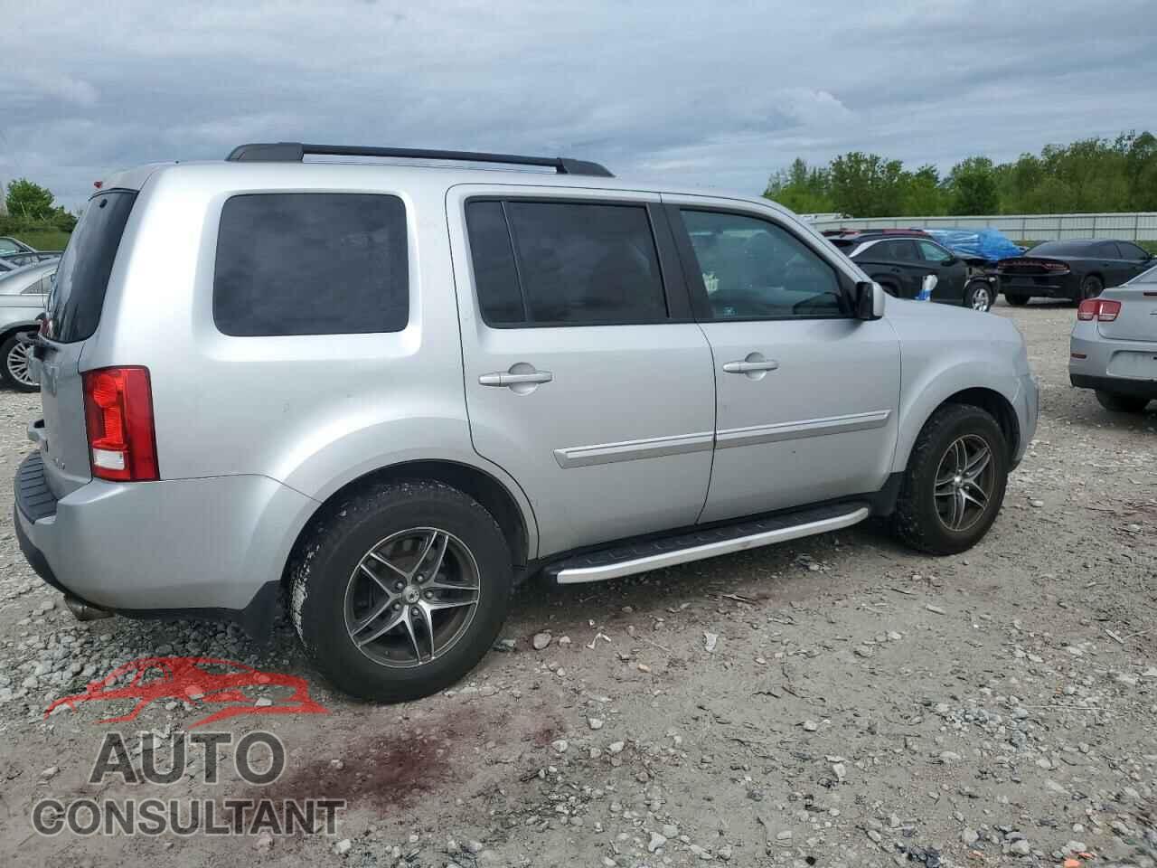 HONDA PILOT 2011 - 5FNYF4H48BB068132