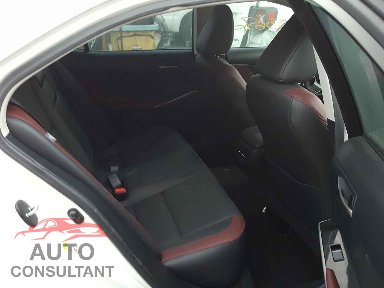 LEXUS IS 2018 - JTHBA1D27J5079354