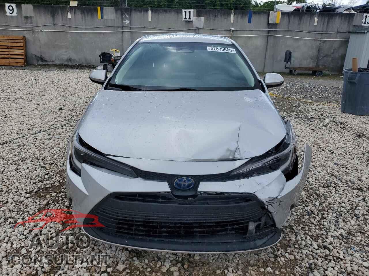 TOYOTA COROLLA 2023 - JTDBCMFE2P3010077