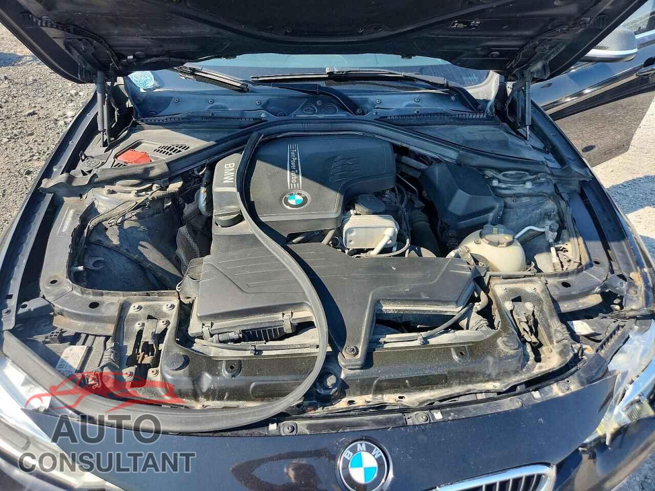 BMW 3 SERIES 2016 - WBA8E3G51GNU01865