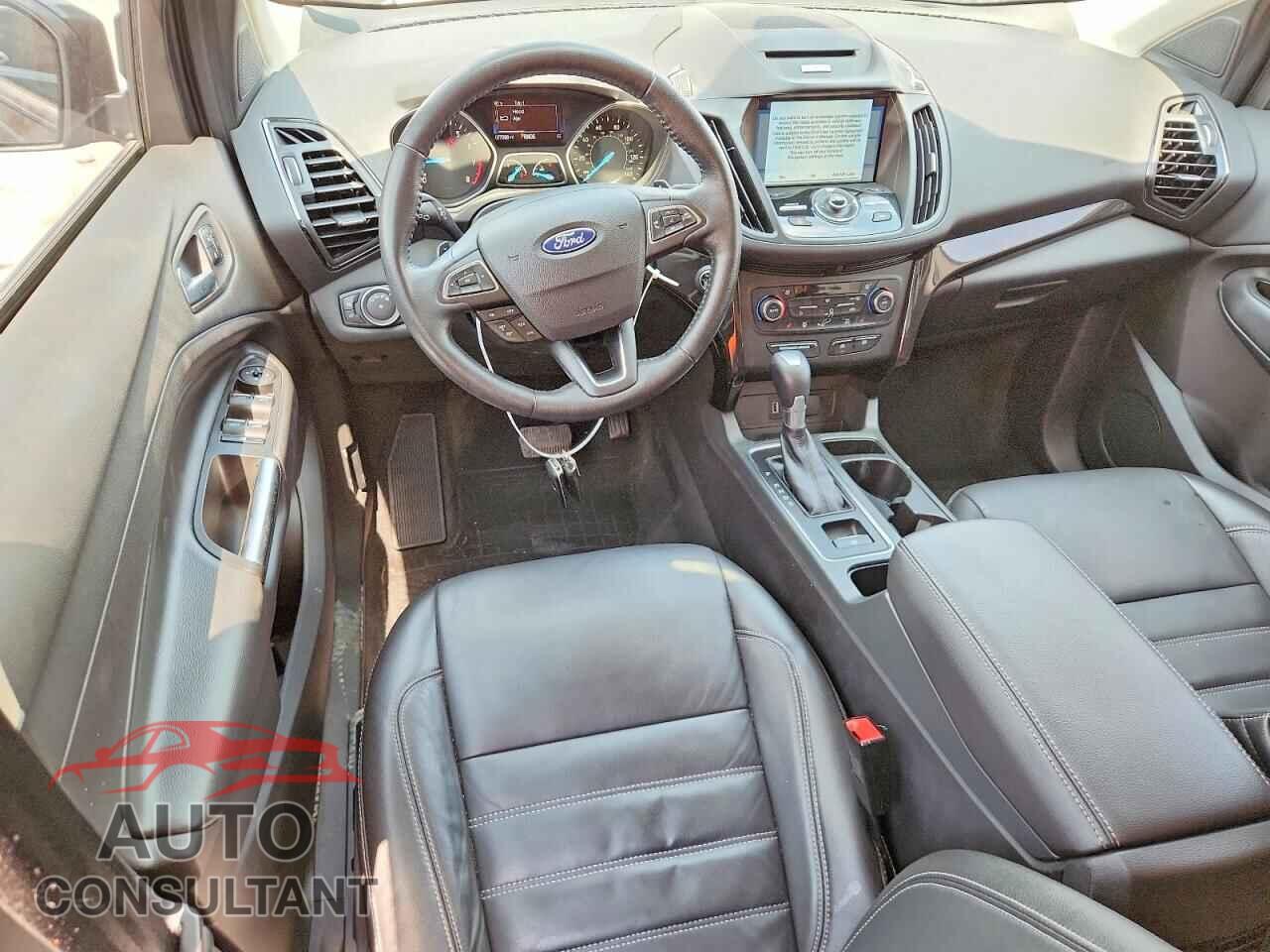 FORD ESCAPE 2017 - 1FMCU0JD8HUB52644