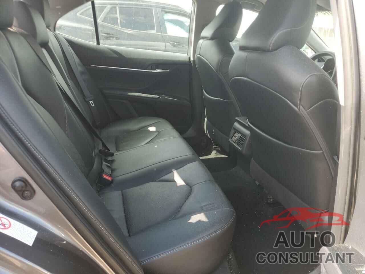 TOYOTA CAMRY 2018 - 4T1B61HKXJU513488