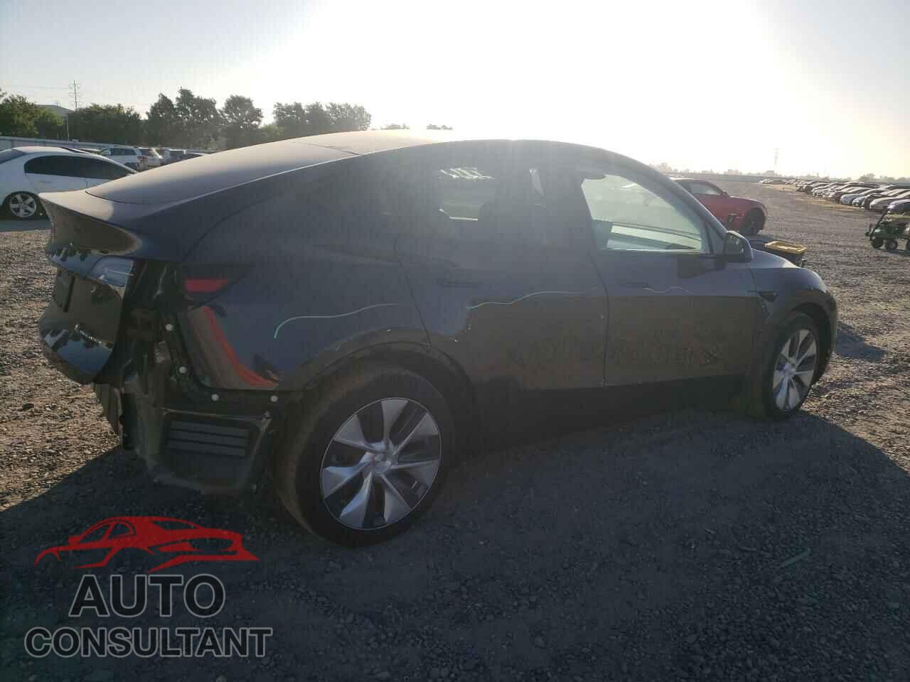 TESLA MODEL Y 2024 - 7SAYGDEE4RF004418