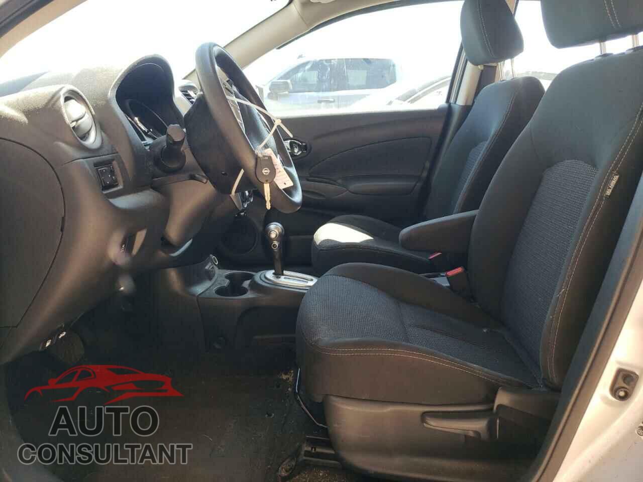 NISSAN VERSA 2018 - 3N1CN7AP1JK407941