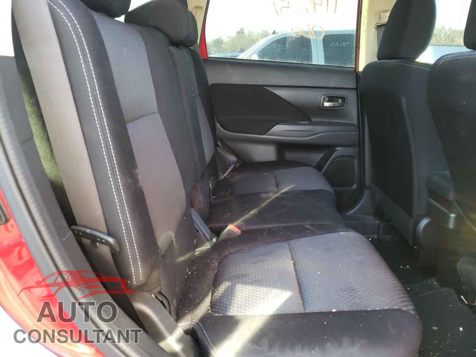 MITSUBISHI OUTLANDER 2018 - JA4AD3A37JZ035399