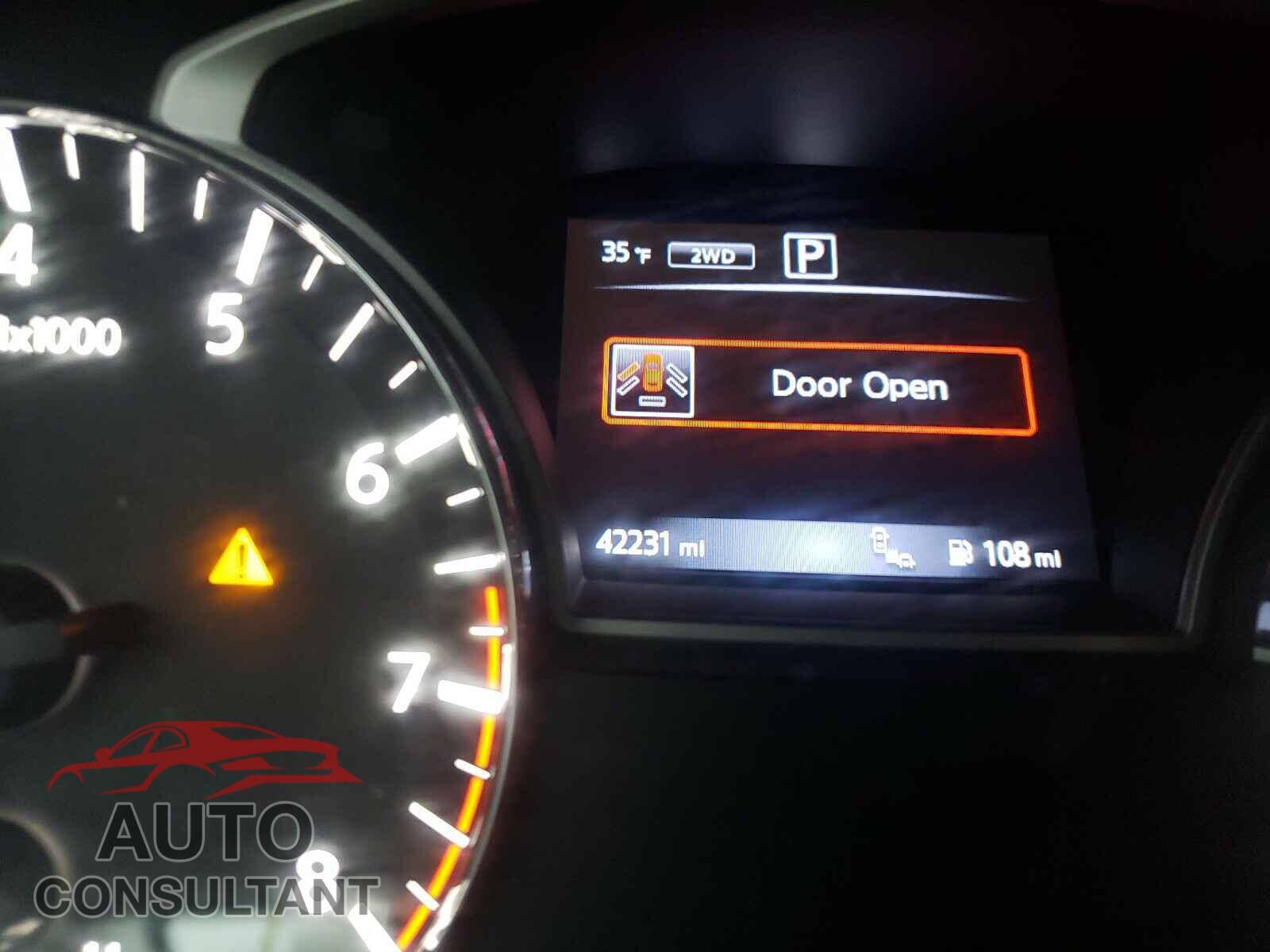 NISSAN PATHFINDER 2017 - 5N1DR2MM8HC687783