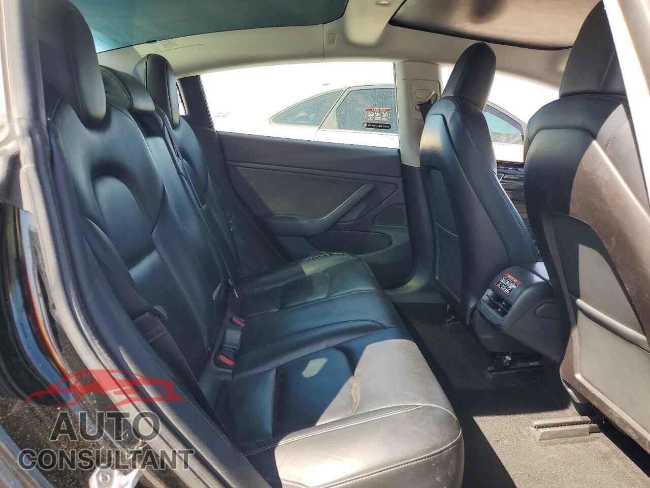 TESLA MODEL 3 2019 - 5YJ3E1EB3KF385220