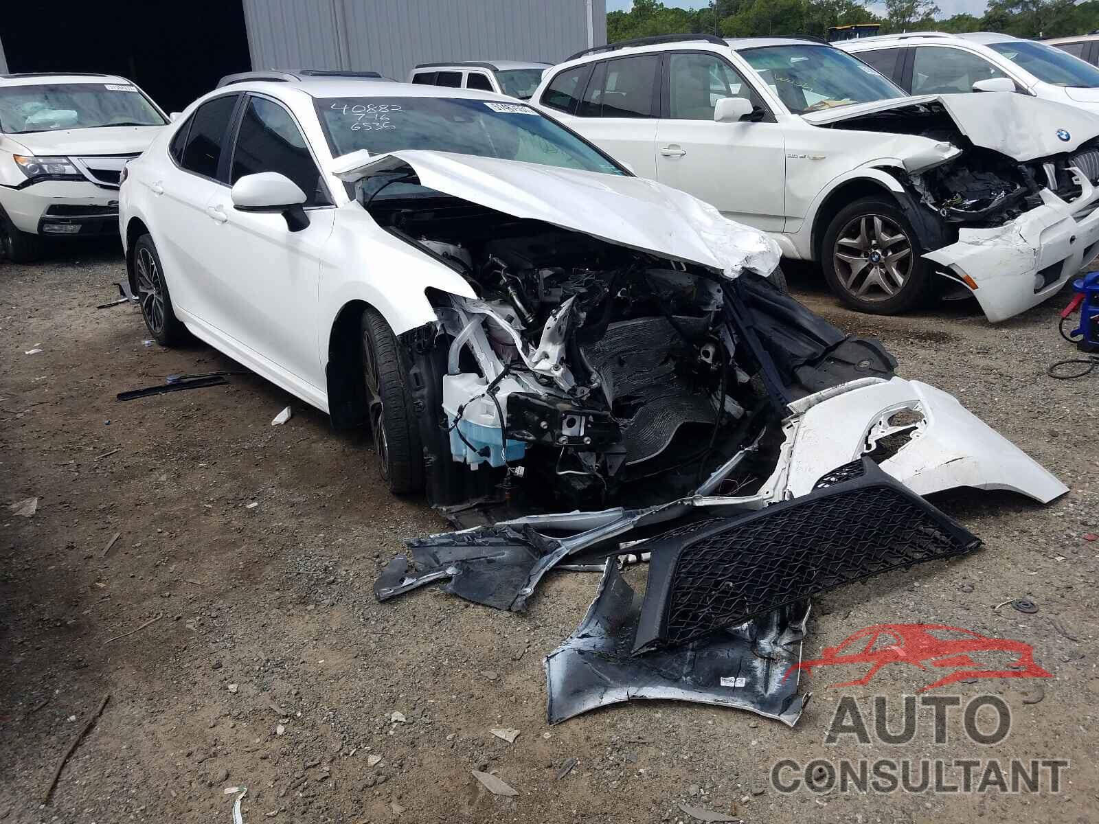 TOYOTA CAMRY 2018 - 4T1B11HK7JU066536