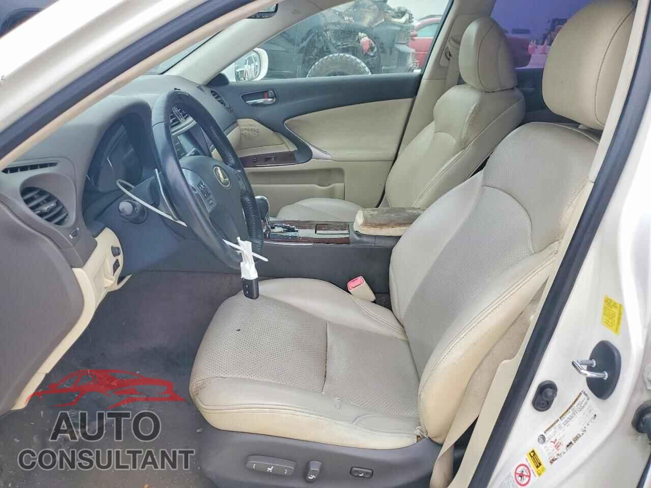 LEXUS IS 2011 - JTHBF5C24B5135083