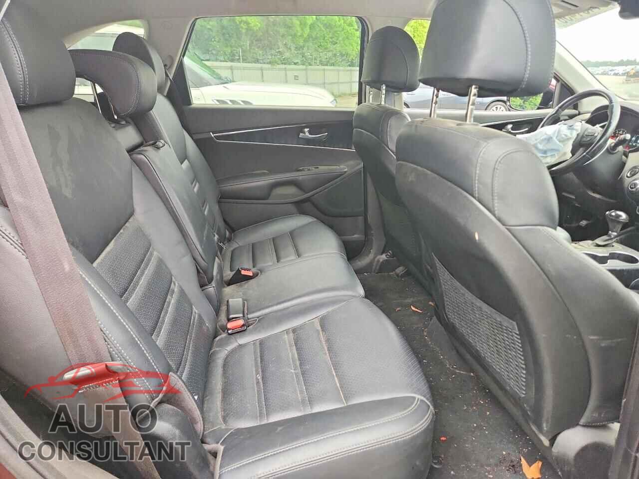 KIA SORENTO 2017 - 5XYPG4A32HG298048
