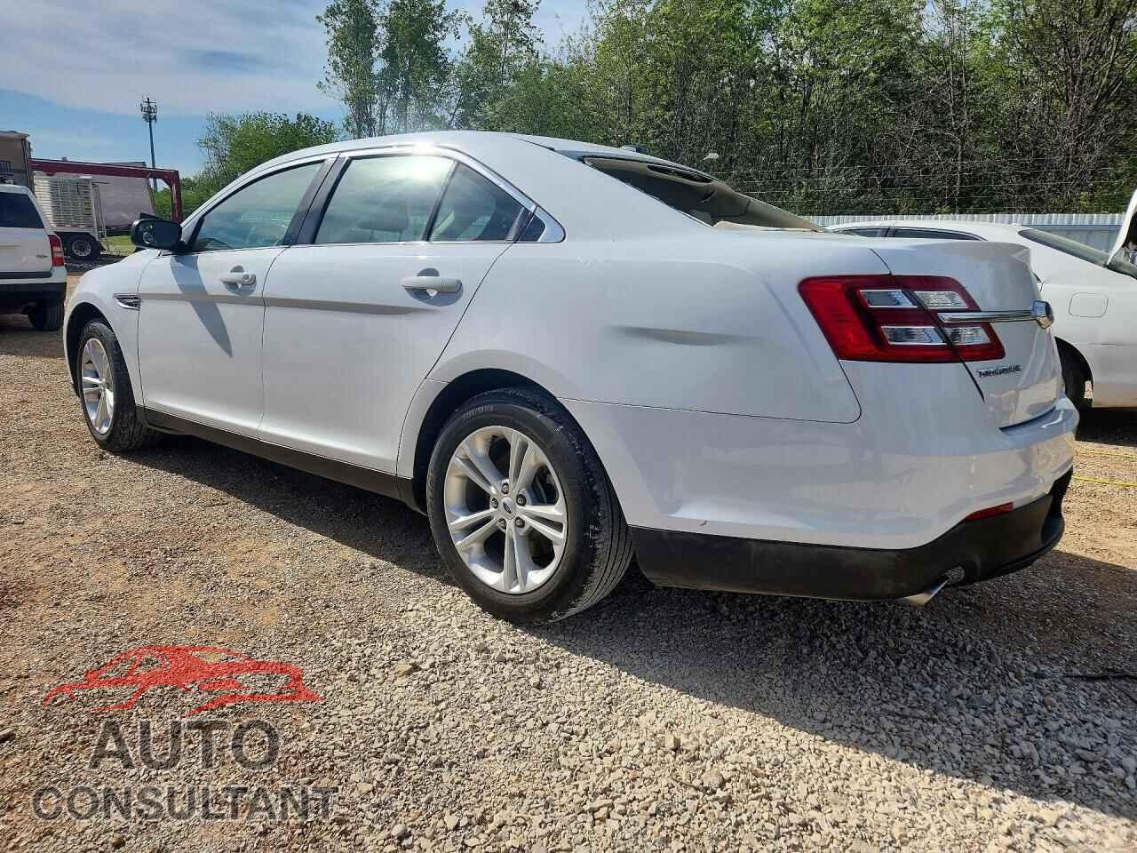 FORD TAURUS 2018 - 1FAHP2D84JG109232