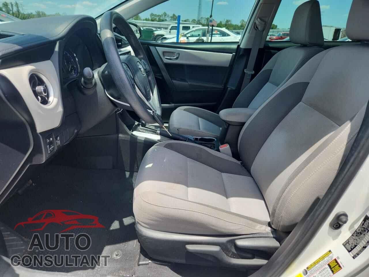 TOYOTA COROLLA 2017 - 5YFBURHEXHP648660