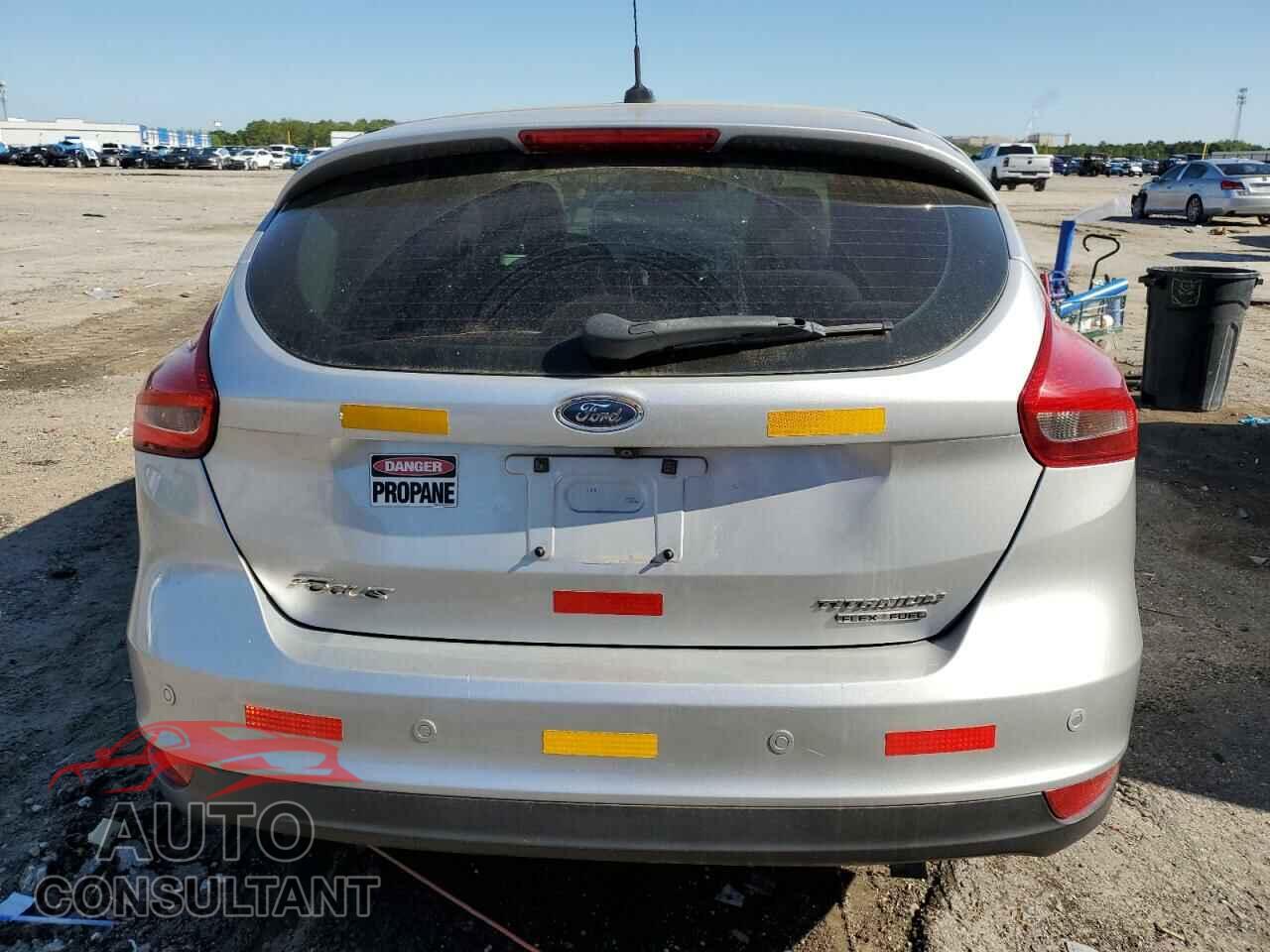 FORD FOCUS 2016 - 1FADP3N24GL302673