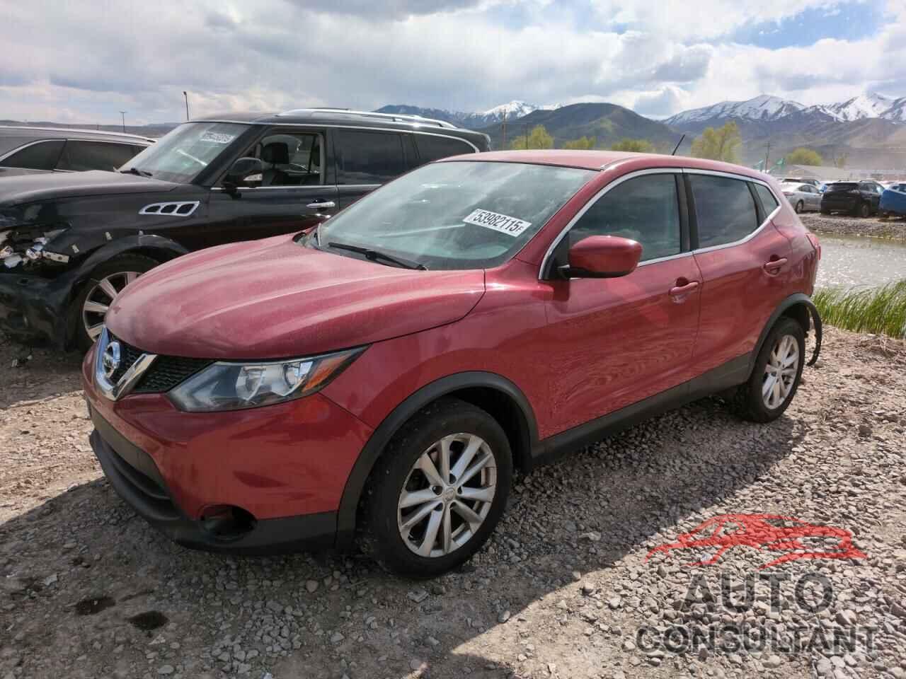 NISSAN ROGUE 2017 - JN1BJ1CR8HW142162