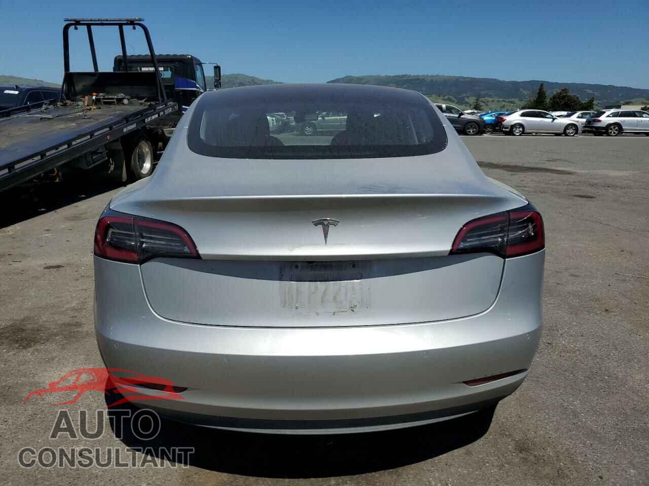 TESLA MODEL 3 2018 - 5YJ3E1EA0JF048381