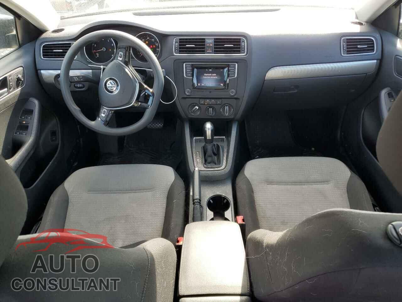 VOLKSWAGEN JETTA 2018 - 3VW2B7AJ7JM219259
