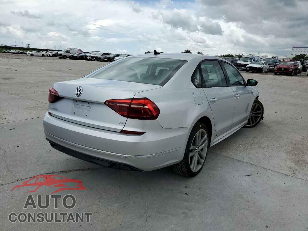 VOLKSWAGEN PASSAT 2018 - 1VWAA7A37JC028135