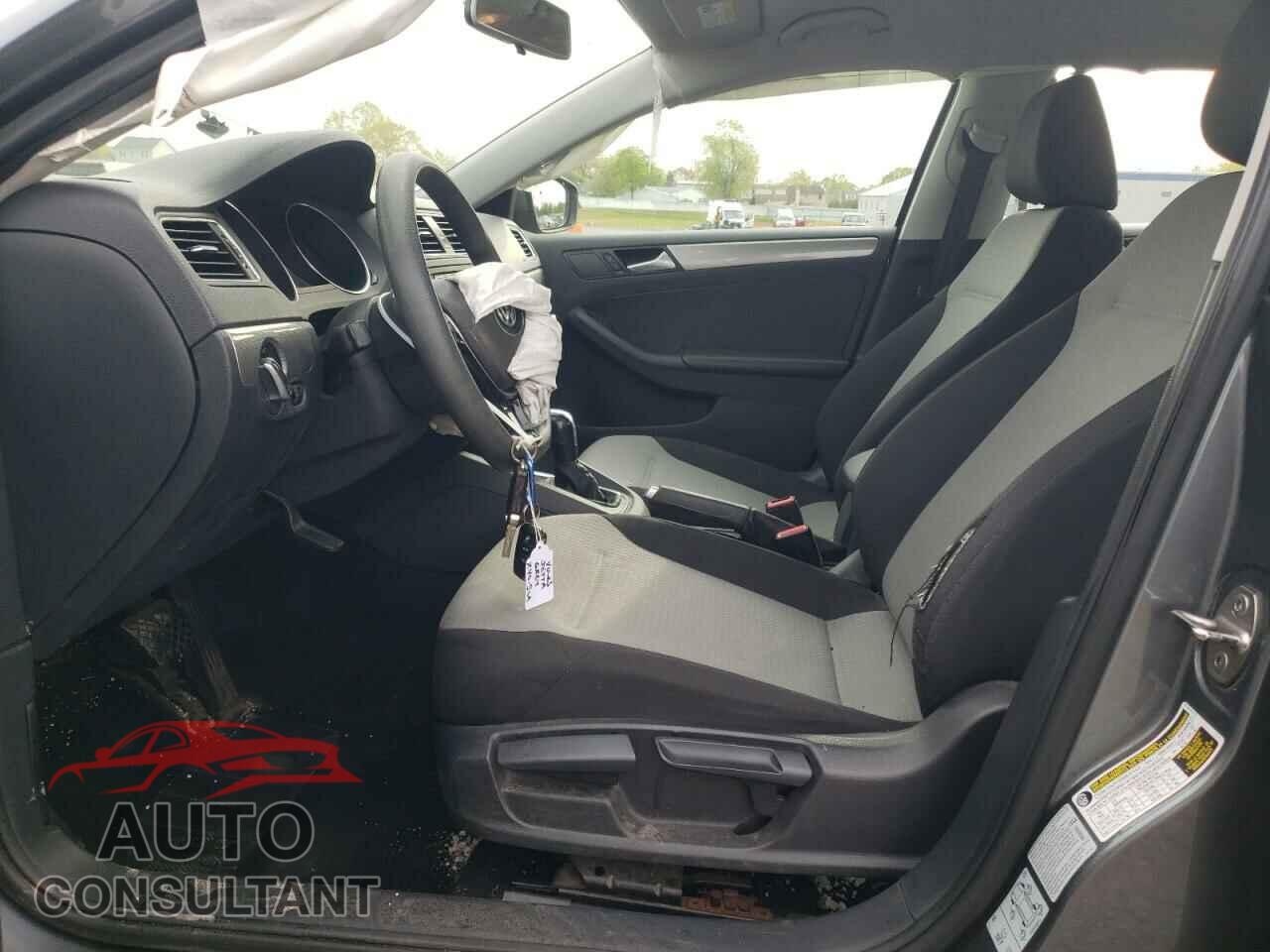 VOLKSWAGEN JETTA 2018 - 3VW2B7AJ2JM208797