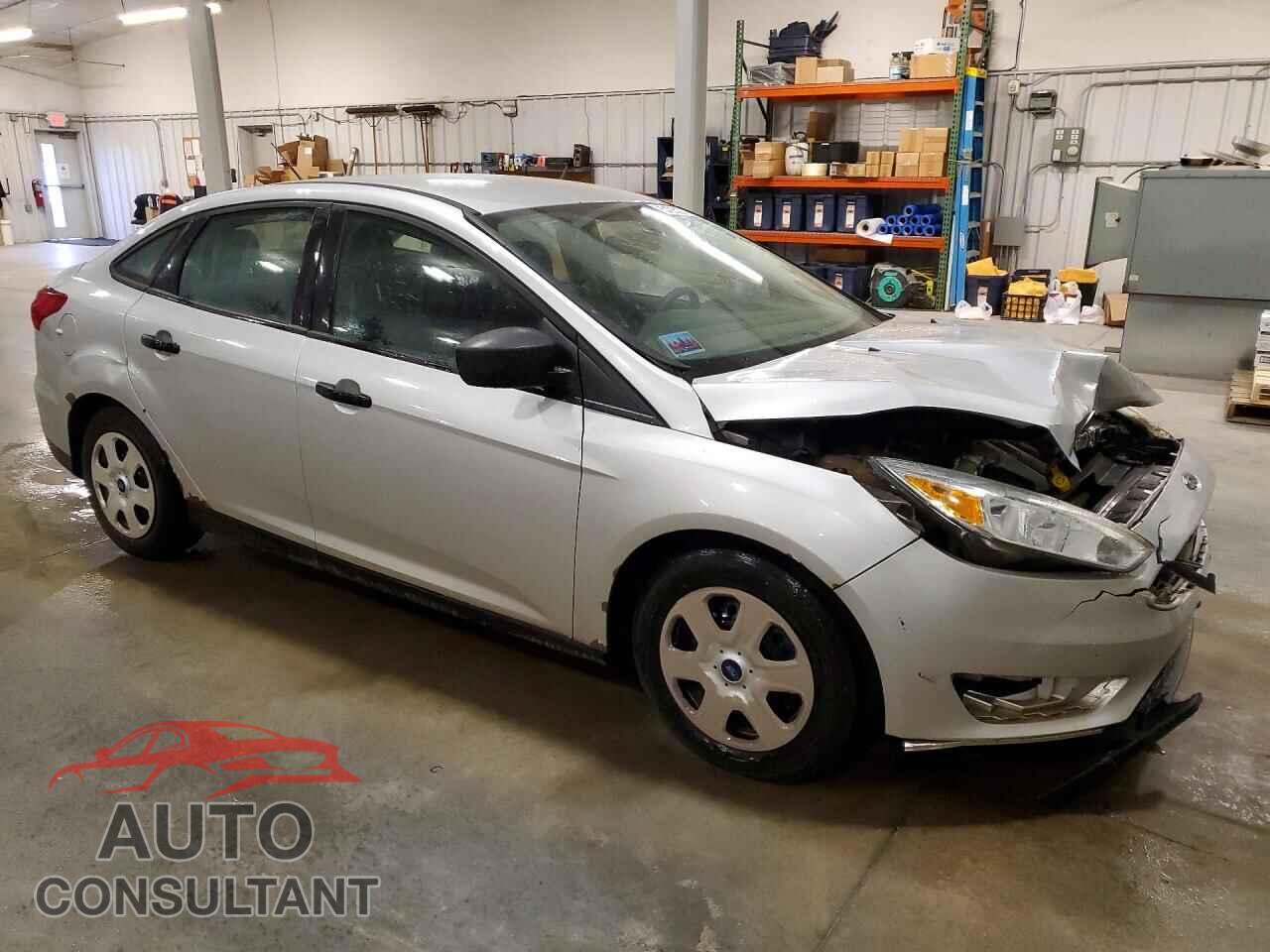 FORD FOCUS 2015 - 1FADP3E26FL216778