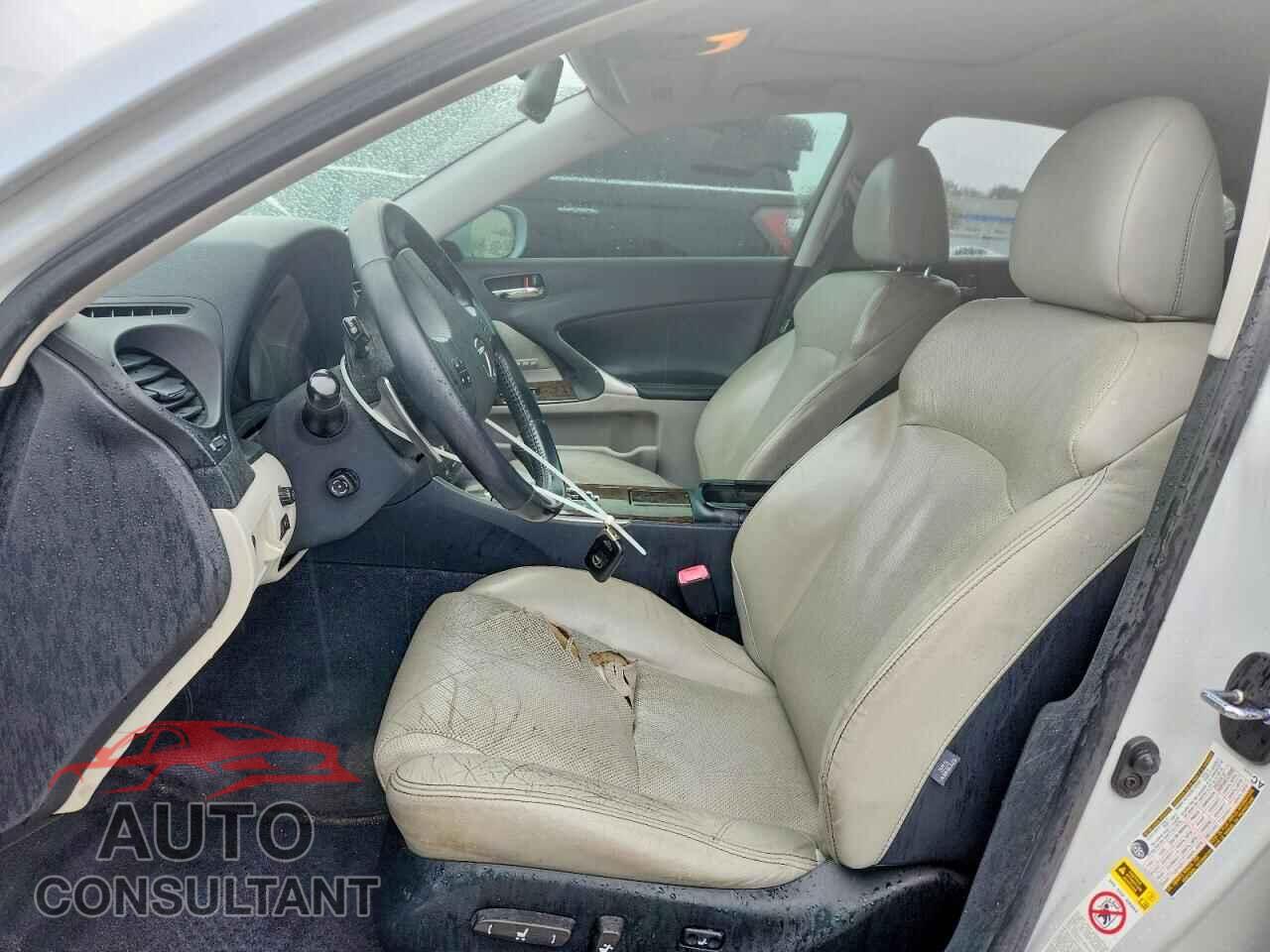 LEXUS IS 2009 - JTHCK262292032055