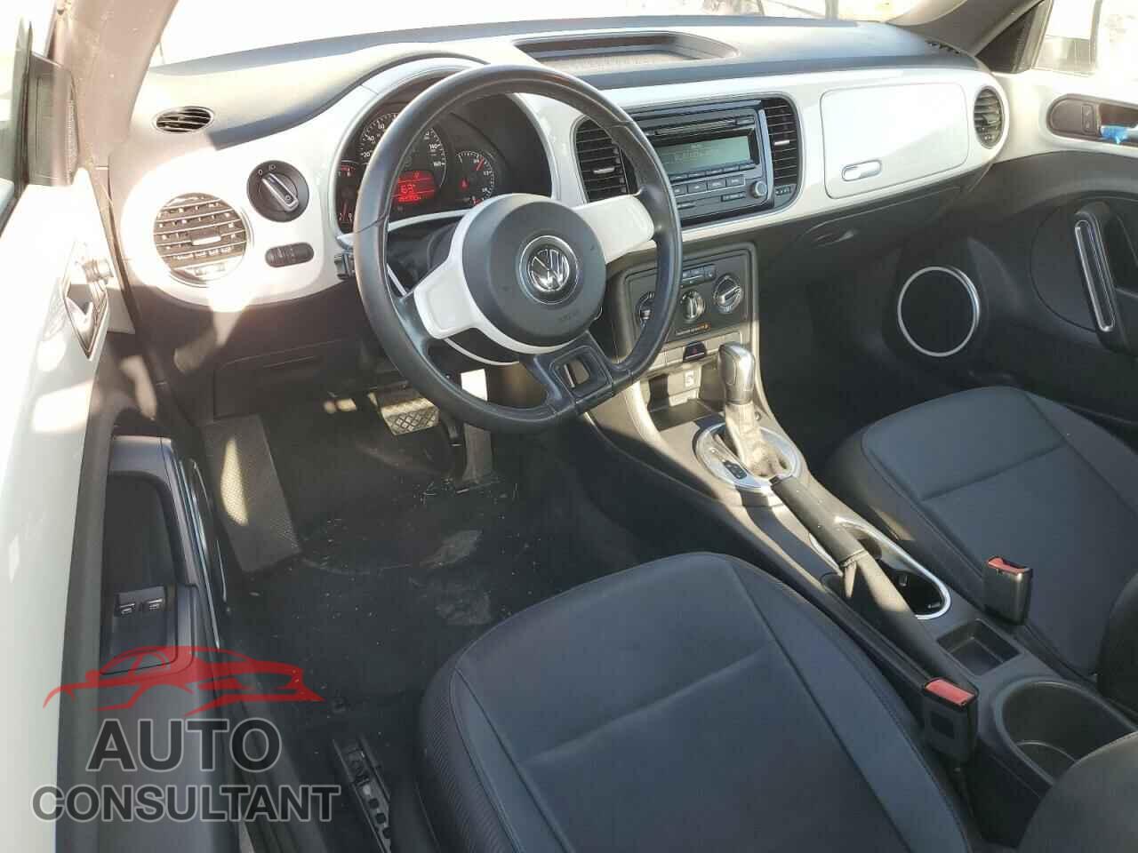 VOLKSWAGEN BEETLE 2012 - 3VWJX7AT4CM613089