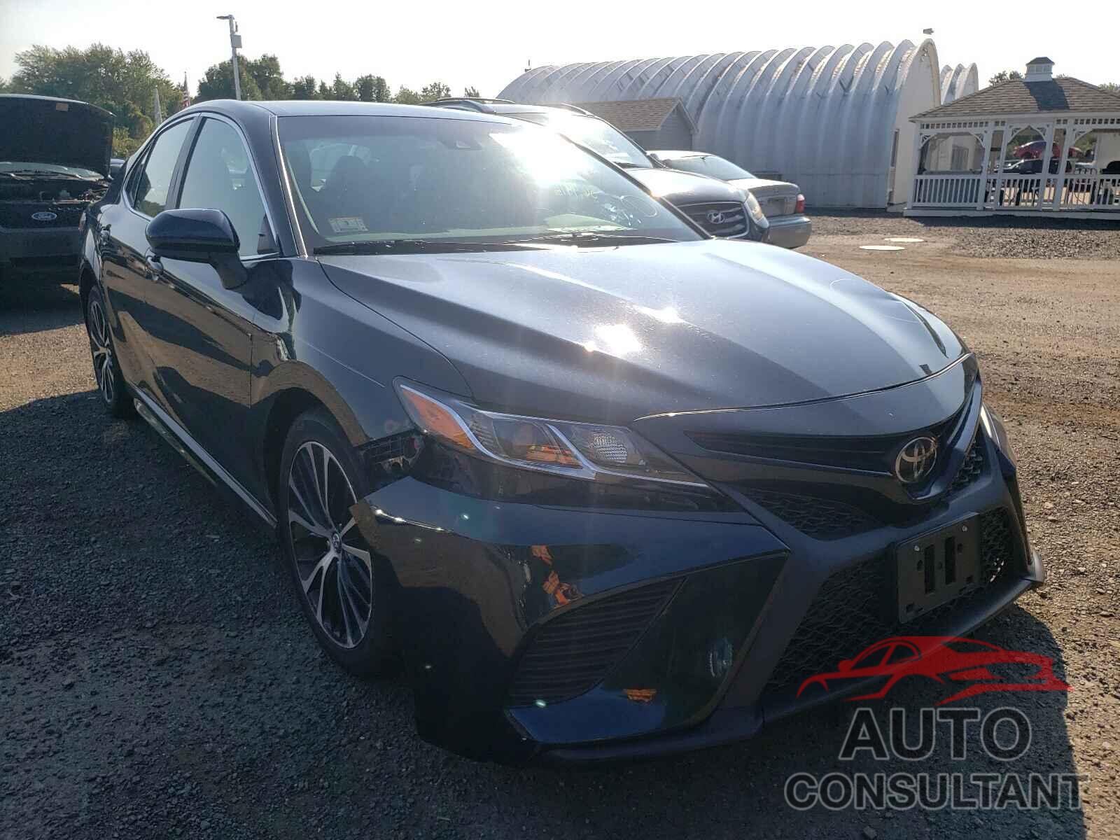 TOYOTA CAMRY 2018 - 4T1B11HK7JU542316