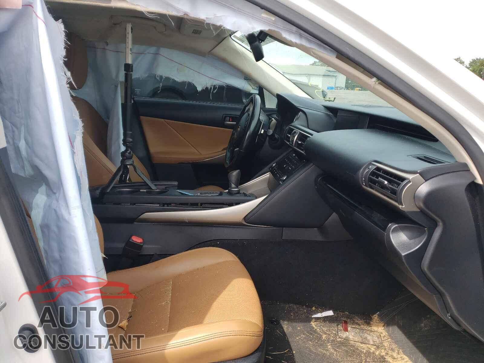 LEXUS IS 2017 - JTHBA1D20H5056525