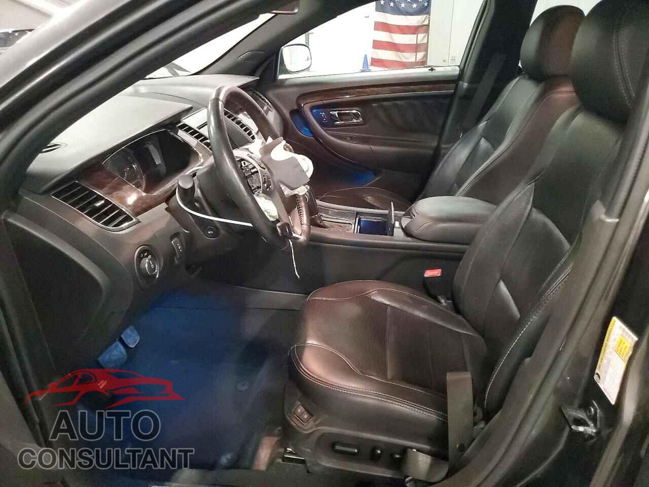 FORD TAURUS 2019 - 1FAHP2F81KG111647