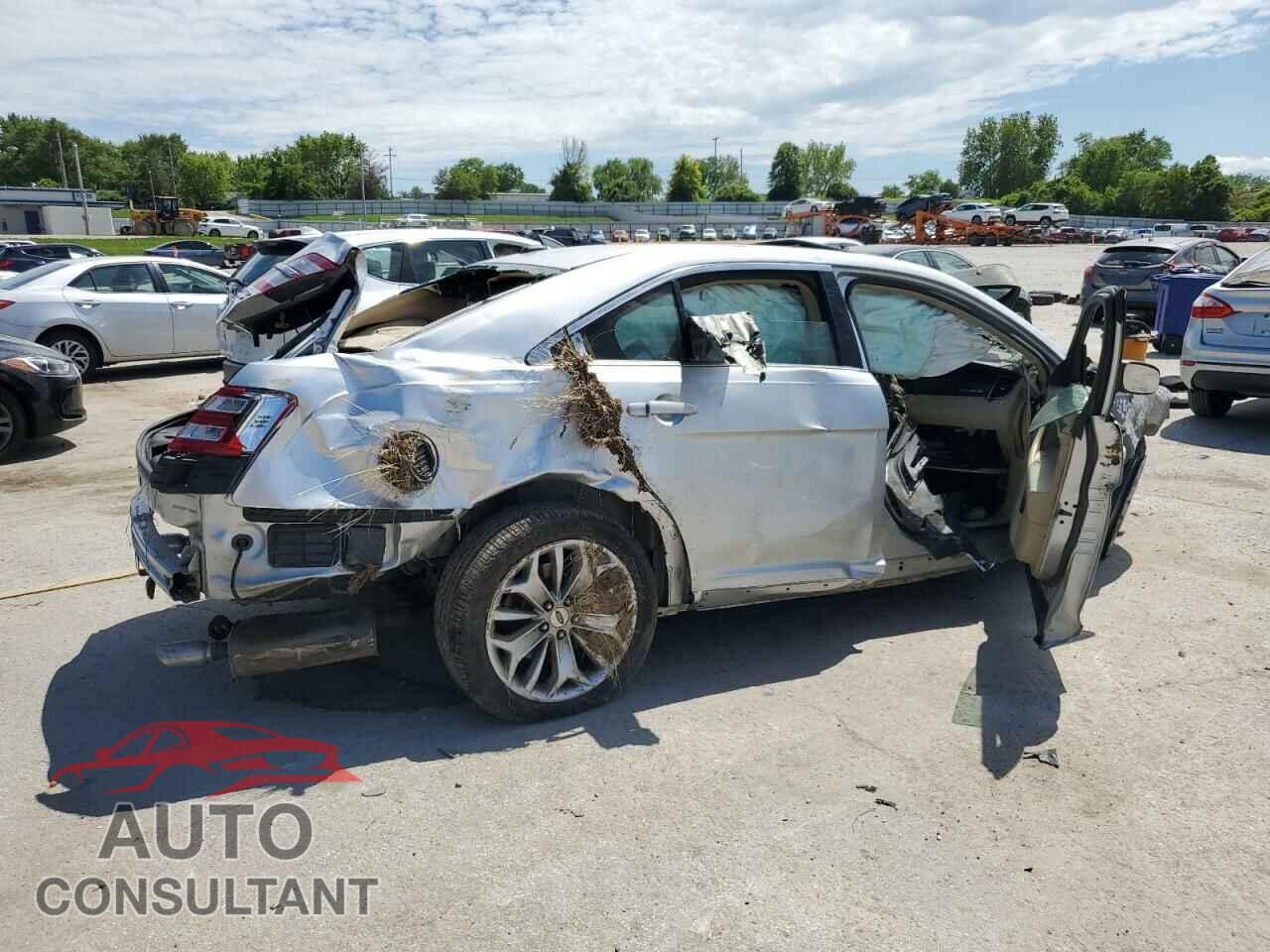 FORD TAURUS 2018 - 1FAHP2F85JG110242