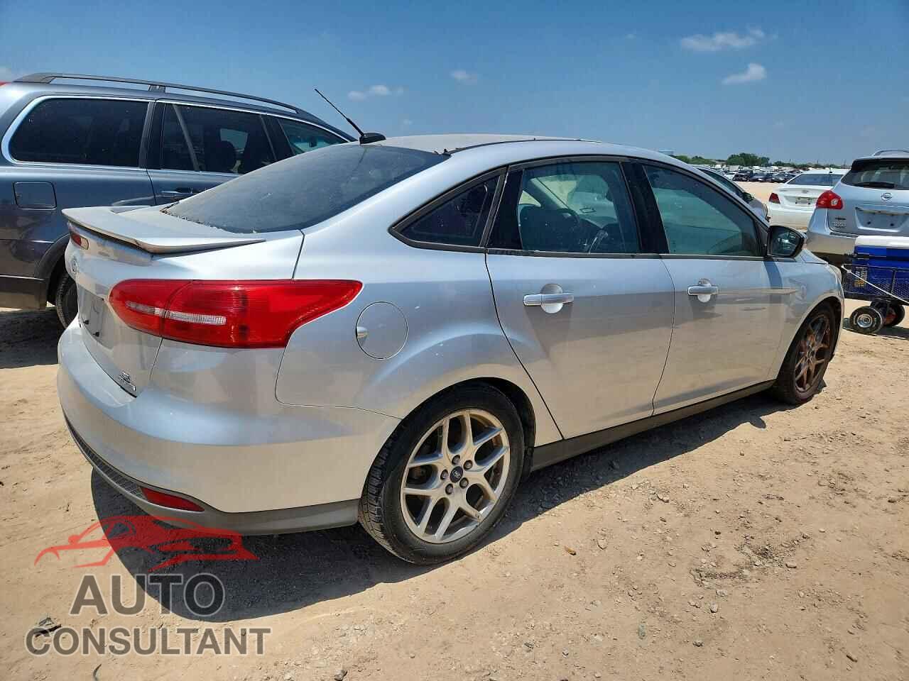 FORD FOCUS 2015 - 1FADP3F21FL240582