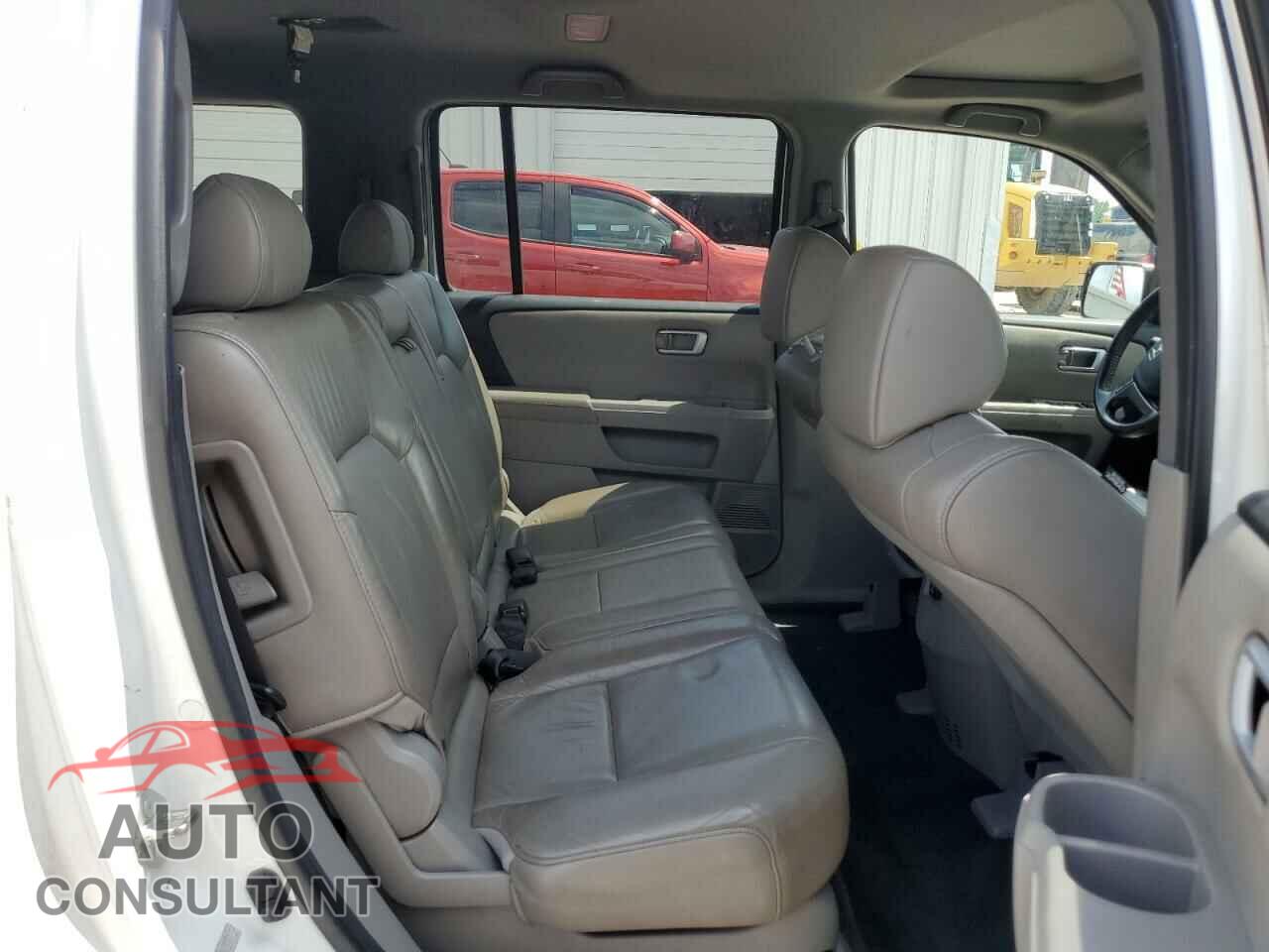 HONDA PILOT 2011 - 5FNYF3H51BB032527
