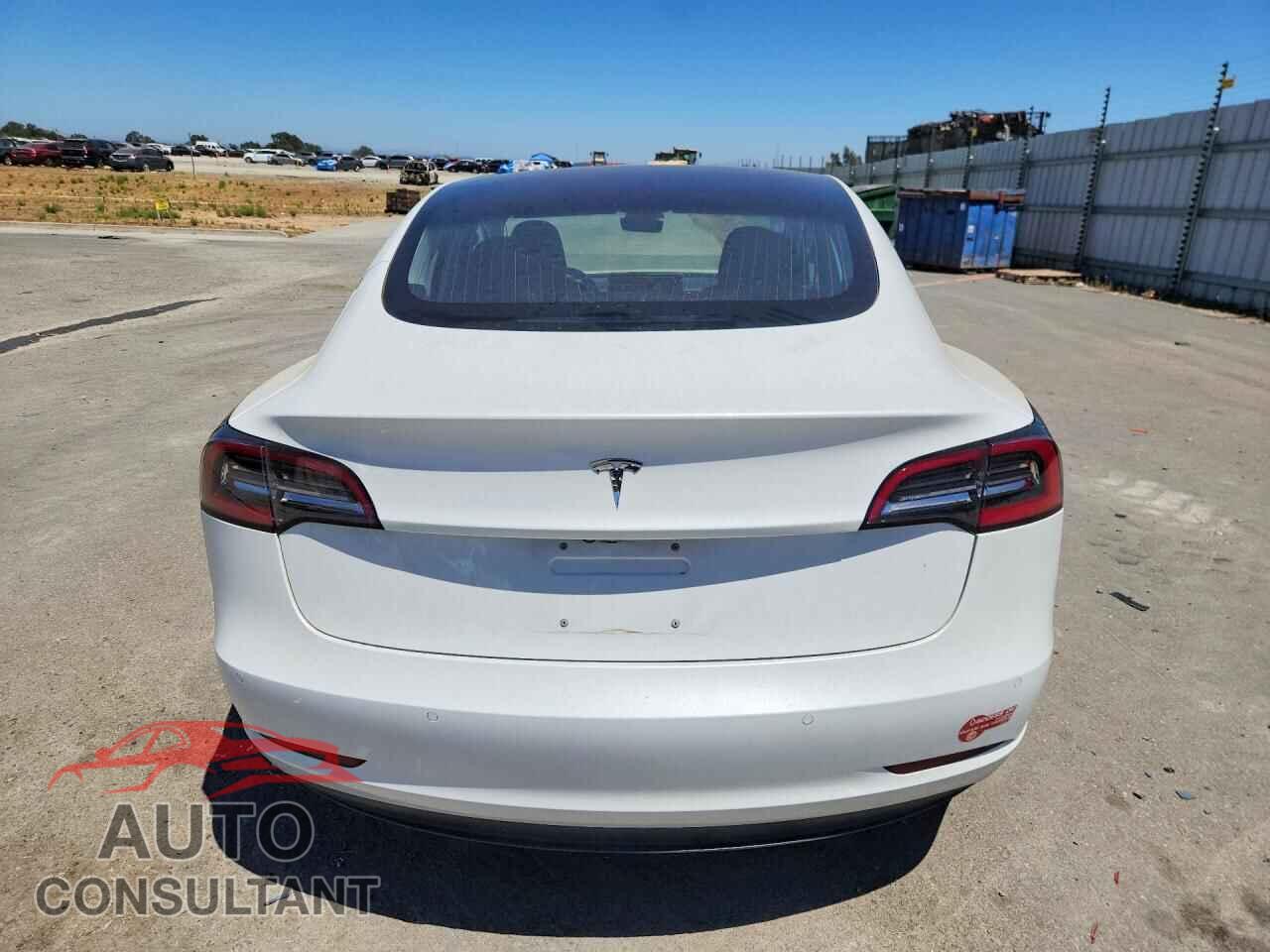 TESLA MODEL 3 2018 - 5YJ3E1EA0JF044573