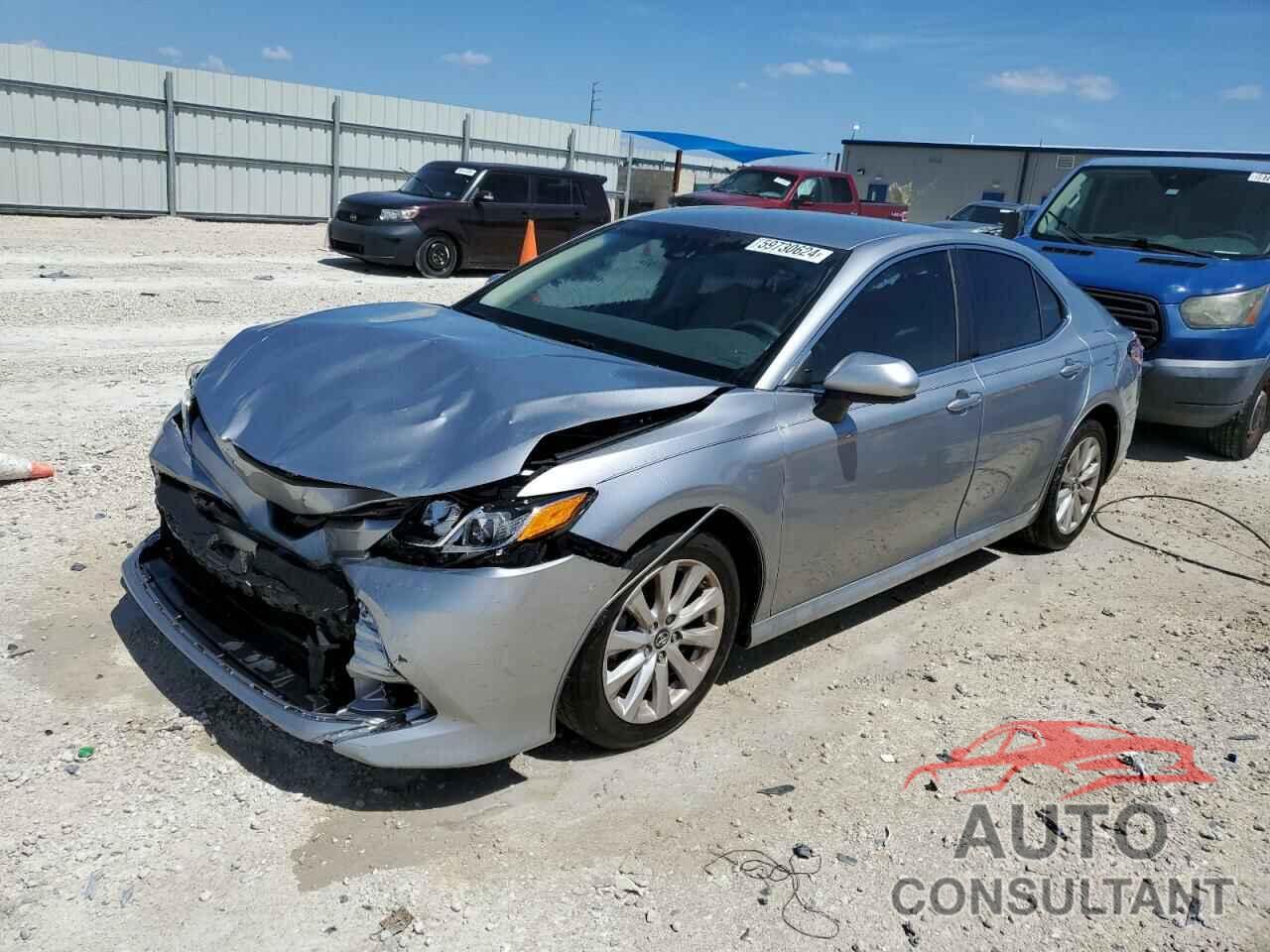 TOYOTA CAMRY 2018 - 4T1B11HK2JU152899