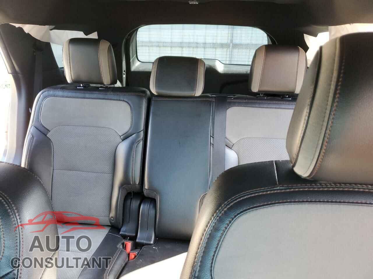 FORD EXPLORER 2017 - 1FM5K7D88HGE19494
