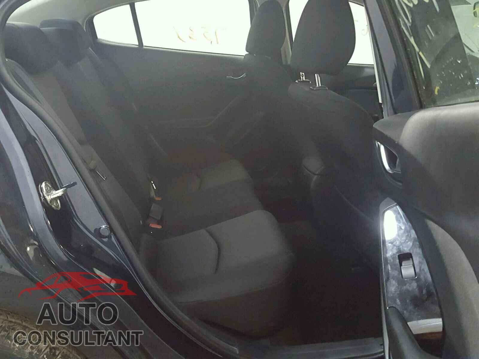 MAZDA 3 2017 - 3MZBN1U76HM135884