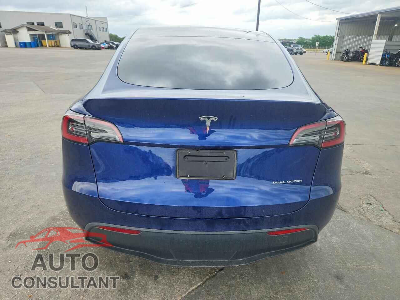 TESLA MODEL Y 2024 - 7SAYGDEE8RF201611