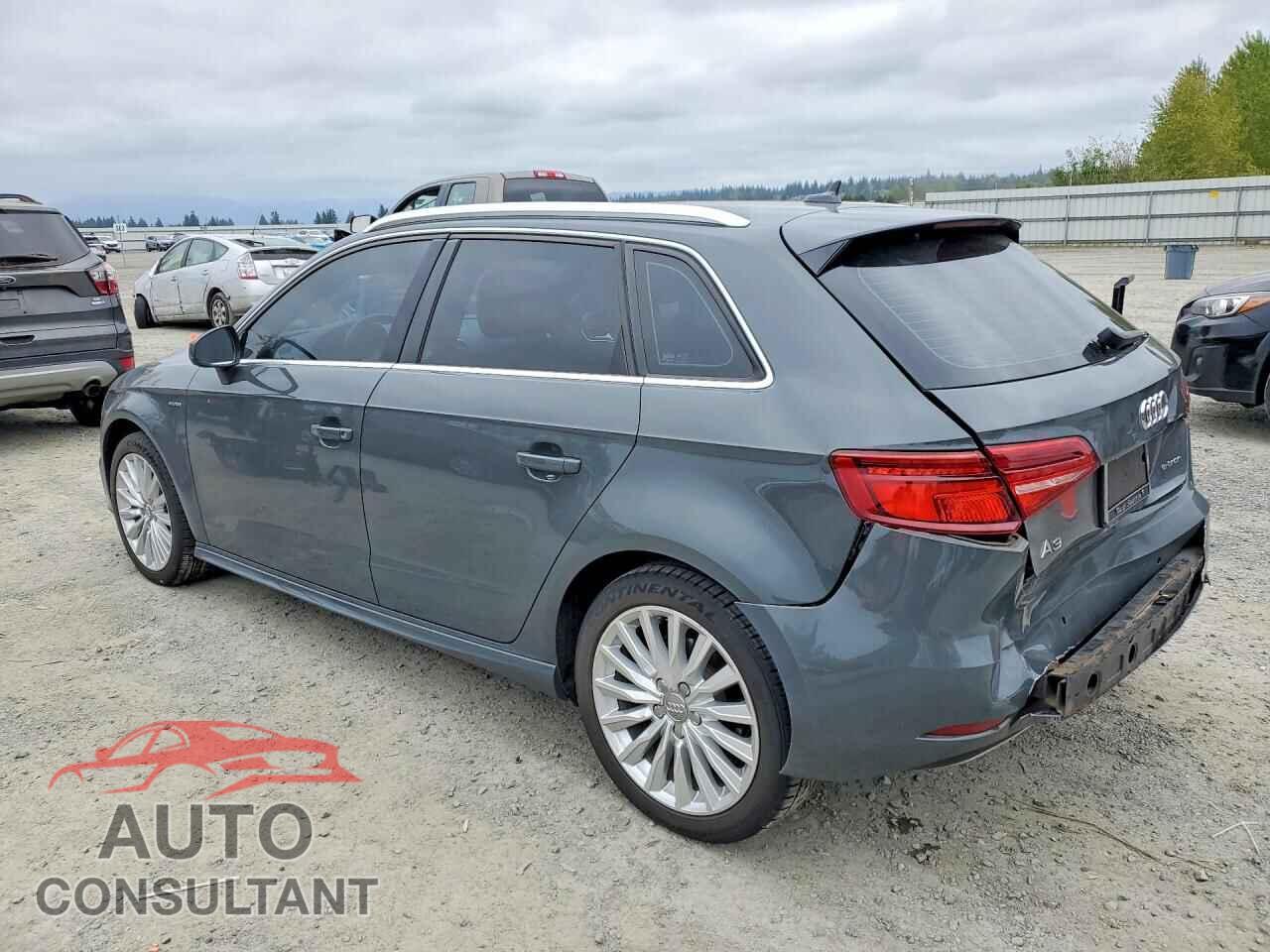 AUDI A3 2018 - WAUTPBFF2JA062315