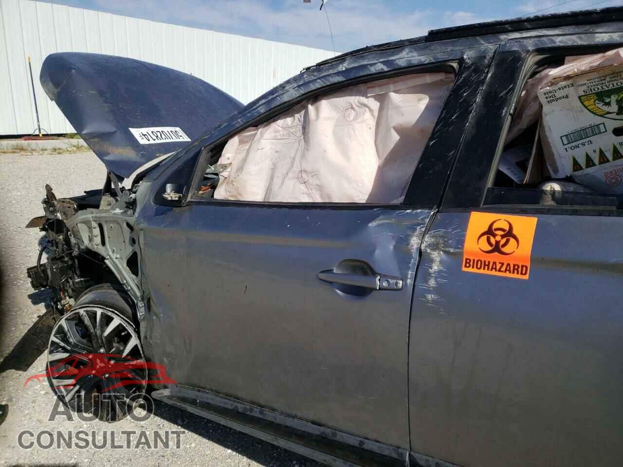 MITSUBISHI OUTLANDER 2018 - JA4AD3A39JZ020323